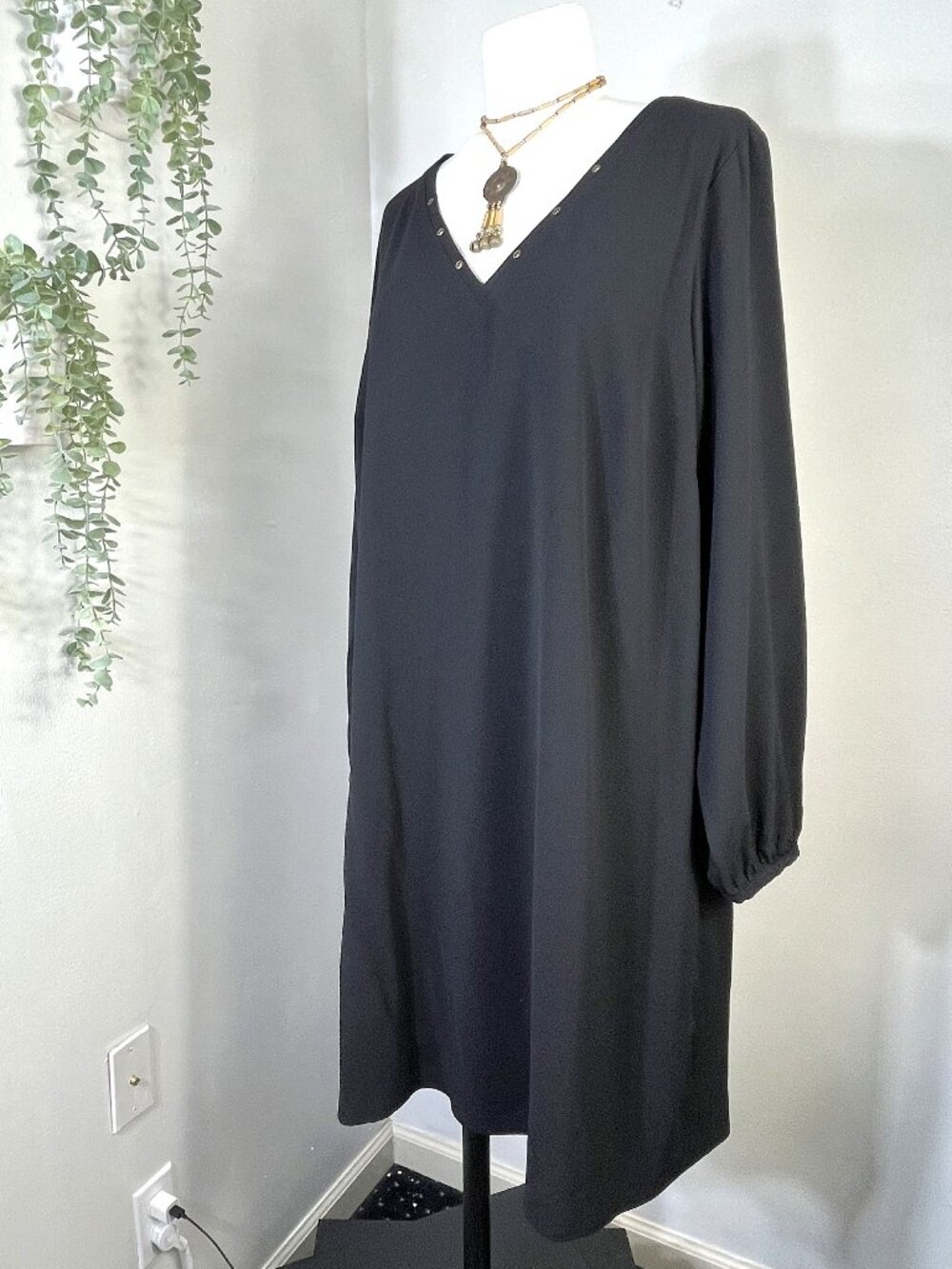 🏷️NWT Worthington Black Dress V-neck Long Sleeve Midi Tunic Shift Brass Grommet